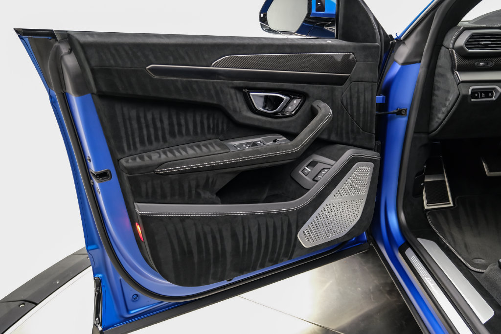 Used 2023 Lamborghini Urus Performante AWD/4WD image 40