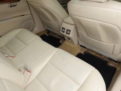 Used 2014 Lexus ES 300h w/ Luxury Package w/Bamboo Trim FWD image 25