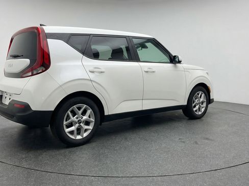 Used 2025 Kia Soul LX w/ LX Technology Package FWD image 9