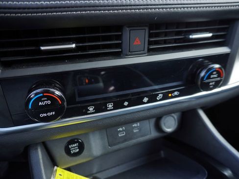 Used 2024 Nissan Rogue SV image 17