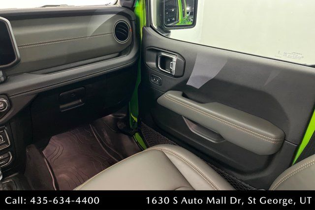 Used 2025 Jeep Gladiator Mojave AWD/4WD image 10