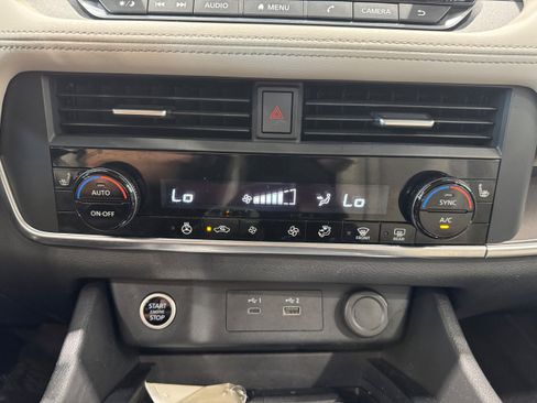 Used 2023 Nissan Rogue SV w/ SV Premium B Package AWD/4WD image 17