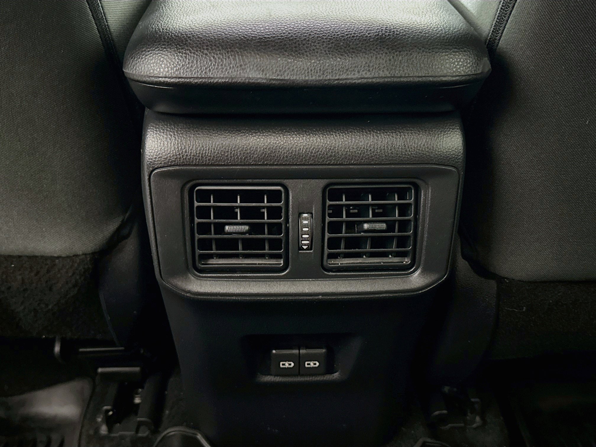 Used 2022 Toyota RAV4 XLE AWD/4WD image 24