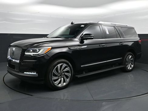 Used 2022 Lincoln Navigator L 2WD image 1