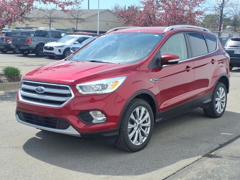 Used 2017 Ford Escape Titanium image 3