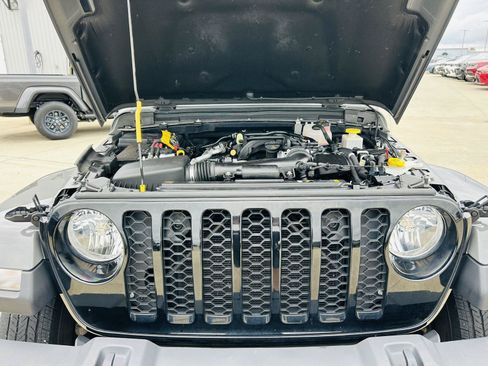 Used 2022 Jeep Gladiator Sport AWD/4WD image 38