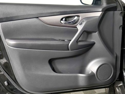 Used 2016 Nissan Rogue S AWD/4WD image 16