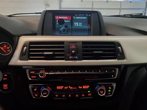 Used 2018 BMW 320i xDrive Sedan AWD/4WD image 18