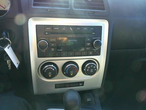 Used 2010 Dodge Challenger SE image 10