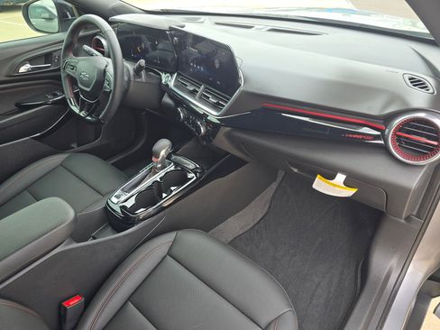 Used 2025 Chevrolet Trax RS w/ Driver Confidence Package image 27