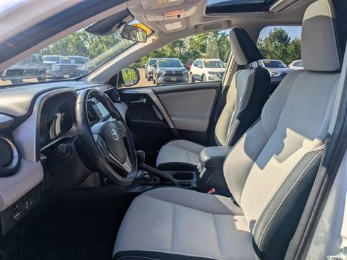 Used 2018 Toyota RAV4 XLE AWD/4WD image 14
