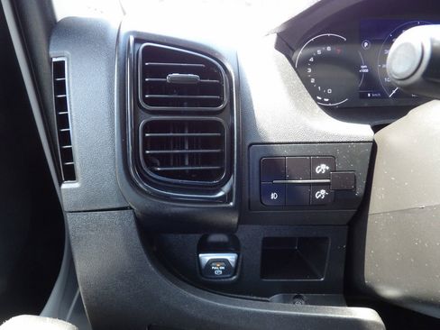 Used 2025 RAM ProMaster 2500 w/ U-Haul Equipment Group FWD image 19
