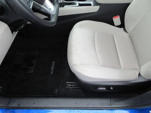 Used 2025 Nissan Altima 2.5 SV FWD image 18