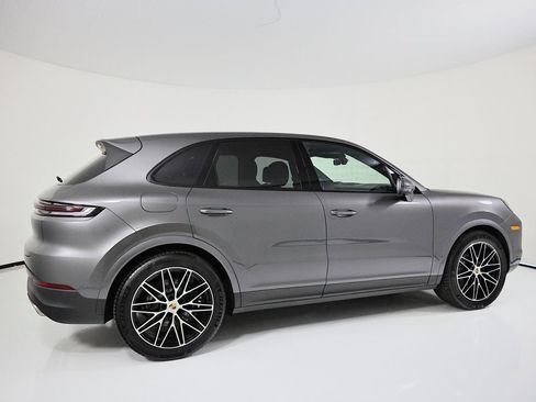Used 2024 Porsche Cayenne AWD/4WD image 8
