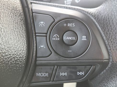 Used 2025 Toyota Corolla LE image 11