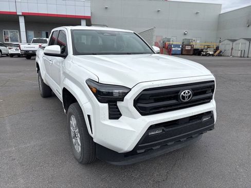 Used 2024 Toyota Tacoma SR5 AWD/4WD image 6