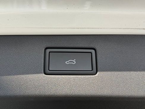 New 2026 Volkswagen Tiguan SEL R-Line AWD/4WD image 19