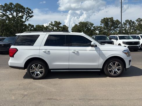 Used 2023 Ford Expedition XLT RWD image 5