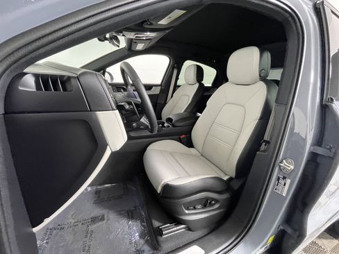 Used 2025 Porsche Cayenne Coupe AWD/4WD image 5