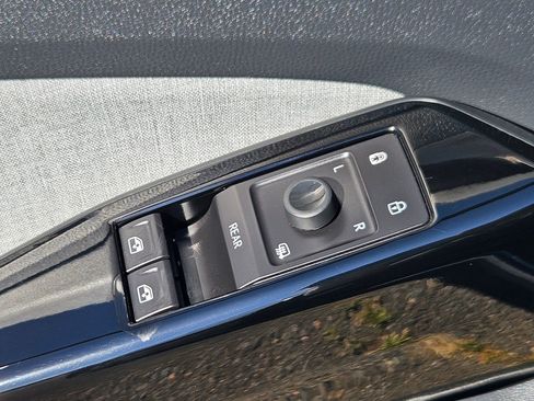 Used 2023 Volkswagen ID.4 Pro RWD image 10