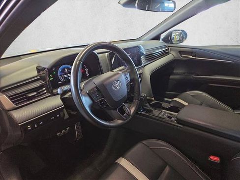 Used 2025 Toyota Camry SE FWD image 10