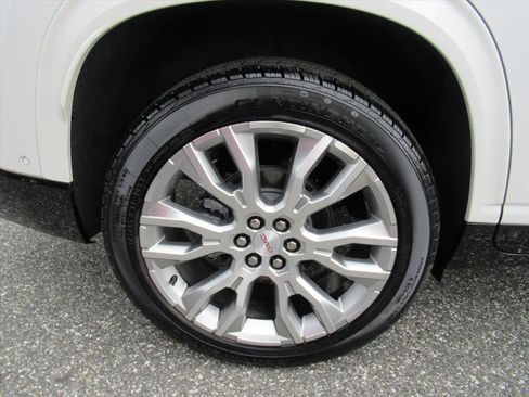 Used 2024 GMC Acadia Denali w/ Super Cruise Package image 8