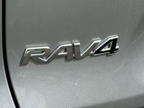 Used 2021 Toyota RAV4 XLE AWD/4WD image 26