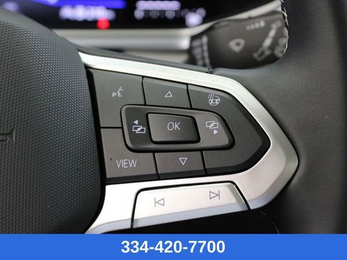 Certified 2025 Volkswagen Taos SE w/ Panoramic Sunroof Package image 21