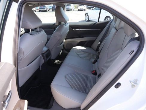 Used 2022 Toyota Camry SE FWD image 9