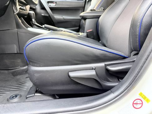 Used 2018 Toyota Corolla SE FWD image 11