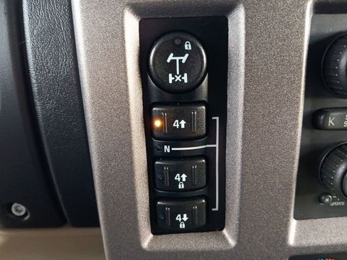Used 2004 HUMMER H2 w/ Preferred Equipment Group AWD/4WD image 21