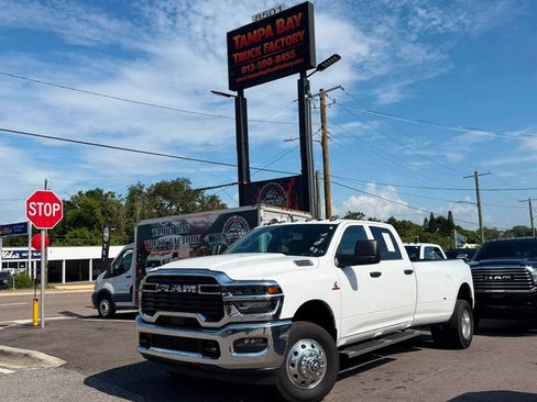 Used 2025 RAM 3500 Tradesman w/ Chrome Appearance Group AWD/4WD image 5