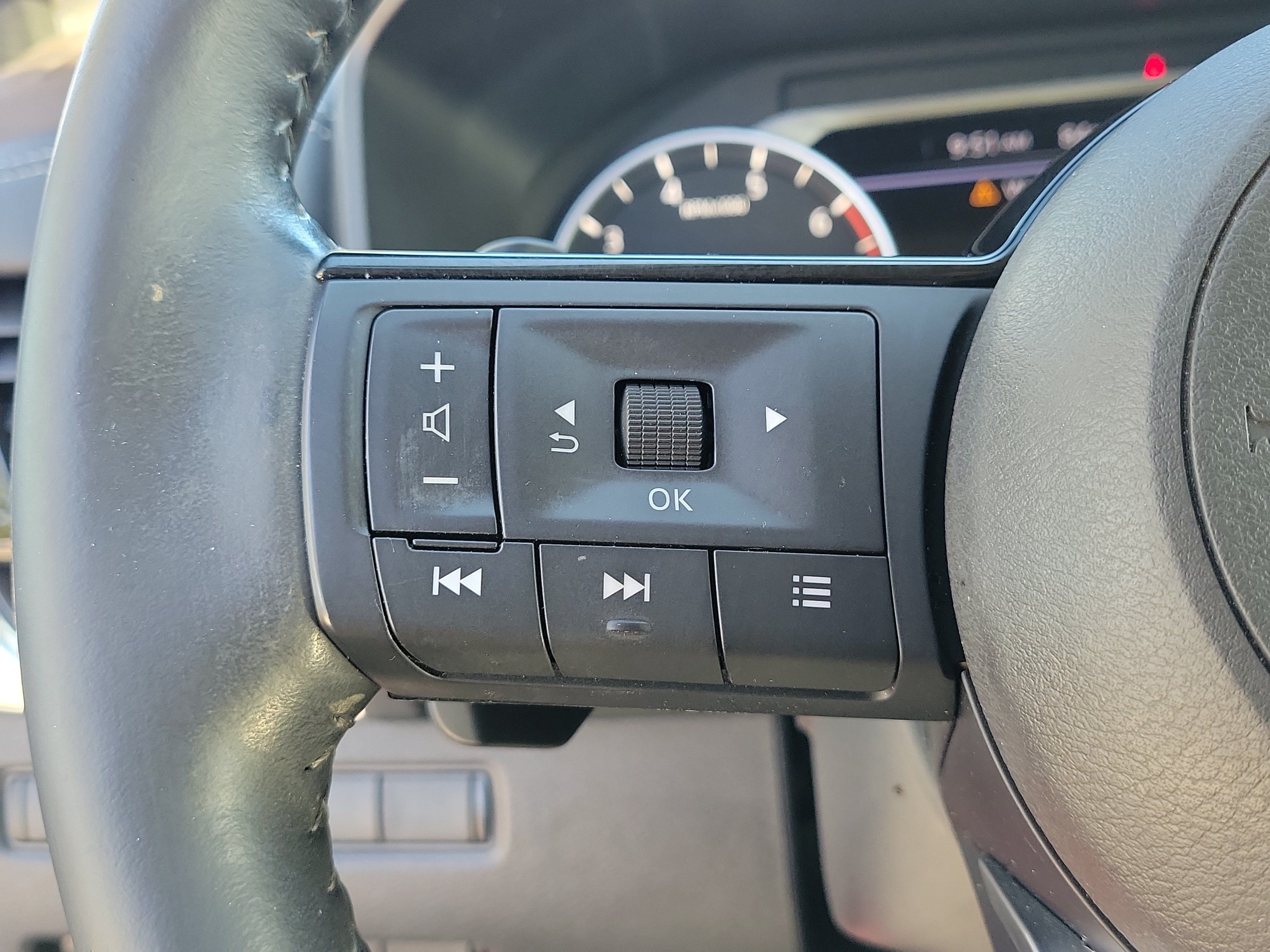 Certified 2021 Nissan Rogue SV w/ Premium Package FWD image 25