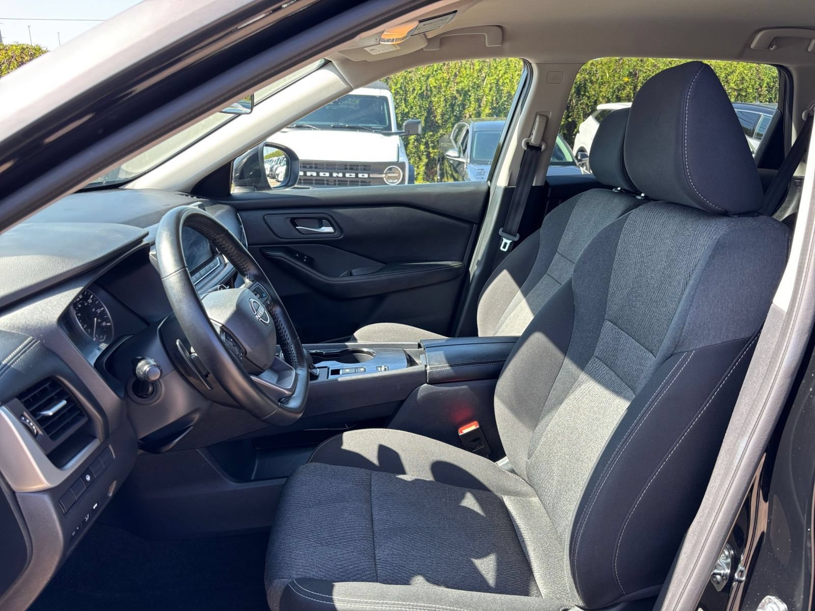 Used 2025 Nissan Rogue SV FWD image 28