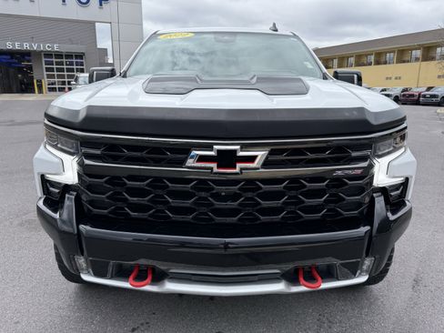 Used 2022 Chevrolet Silverado 1500 ZR2 w/ Technology Package image 2