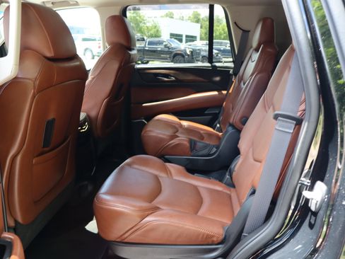 Used 2017 Cadillac Escalade Premium Luxury RWD image 43
