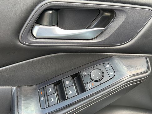 Certified 2024 Nissan Rogue SV FWD image 17