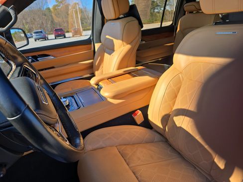 Used 2022 Jeep Grand Wagoneer Series III w/ Rear Seat Video Group 1 image 14