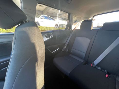 Used 2025 Kia Soul LX w/ LX Technology Package image 37