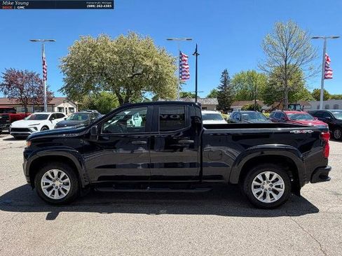 Used 2019 Chevrolet Silverado 1500 Custom w/ Custom Value Package AWD/4WD image 8