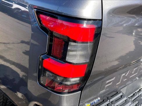 Used 2024 Nissan Frontier SV image 30