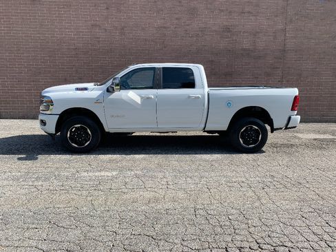 Used 2026 RAM 2500 Laramie AWD/4WD image 2