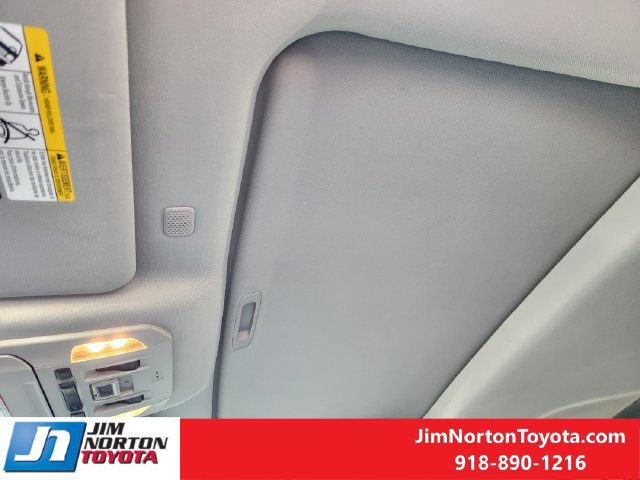 Used 2021 Toyota Highlander XLE FWD image 25