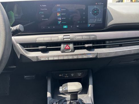 Used 2025 Kia K4 LXS image 17