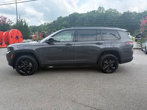 Used 2025 Jeep Grand Cherokee L Altitude RWD image 30