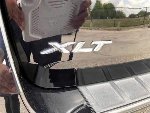 Used 2022 Ford Explorer XLT w/ Equipment Group 202A image 10