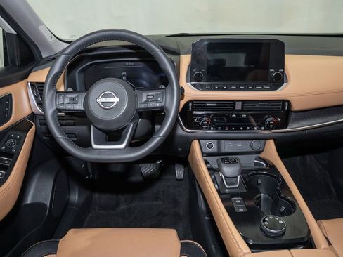 Used 2023 Nissan Rogue Platinum w/ Platinum Premium Package image 2