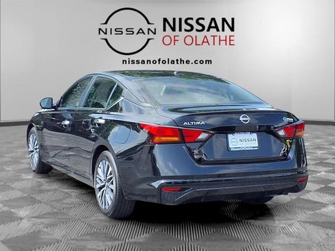 Certified 2025 Nissan Altima 2.5 SV FWD image 3