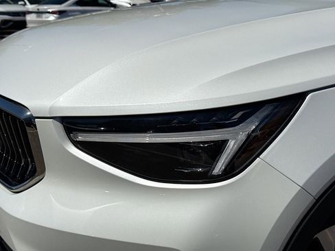 Used 2025 Volvo XC40 B5 Ultra image 9