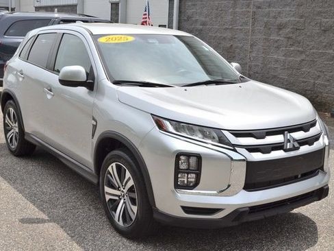 Used 2025 Mitsubishi Outlander Sport ES AWD/4WD image 2